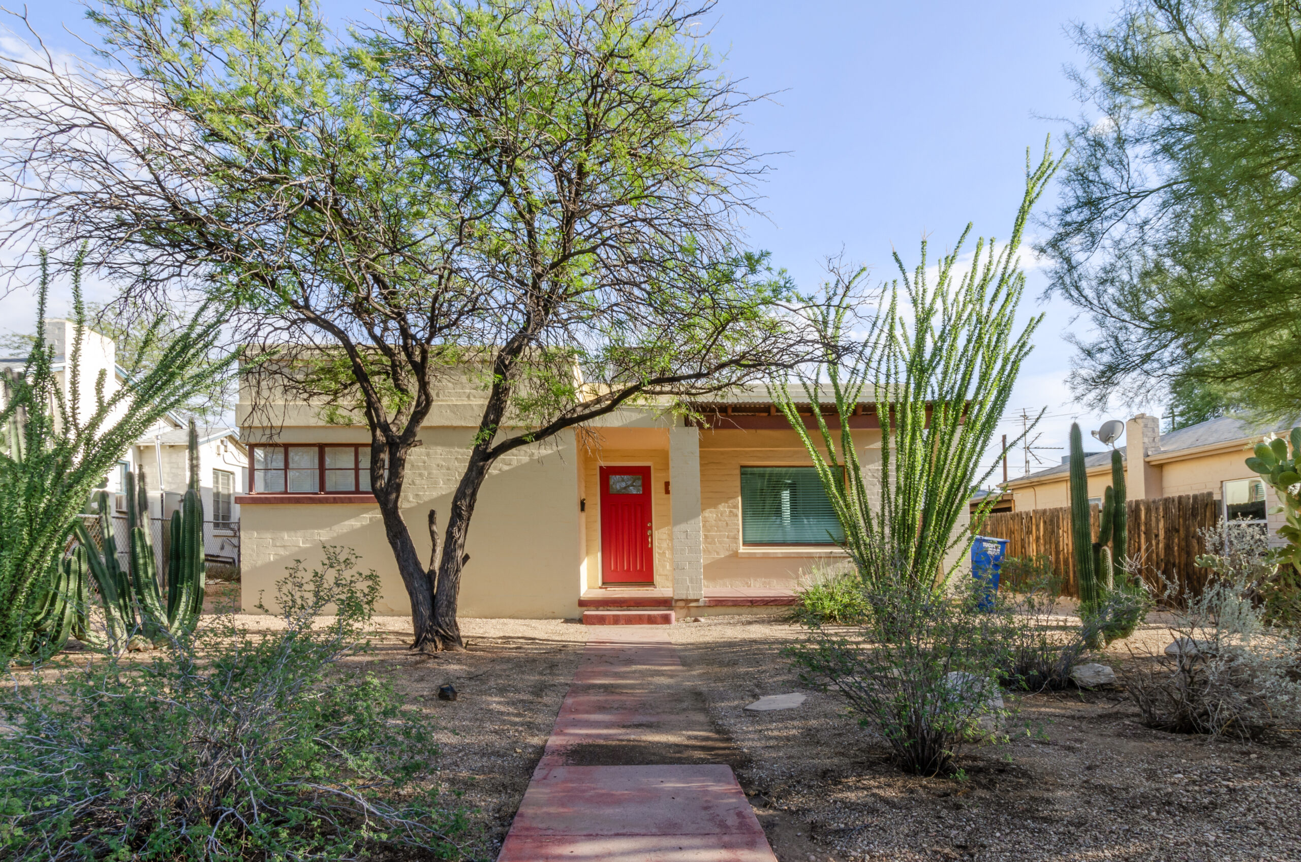 1722 E. 9th Street – Study, Work, Play — All Nearby!