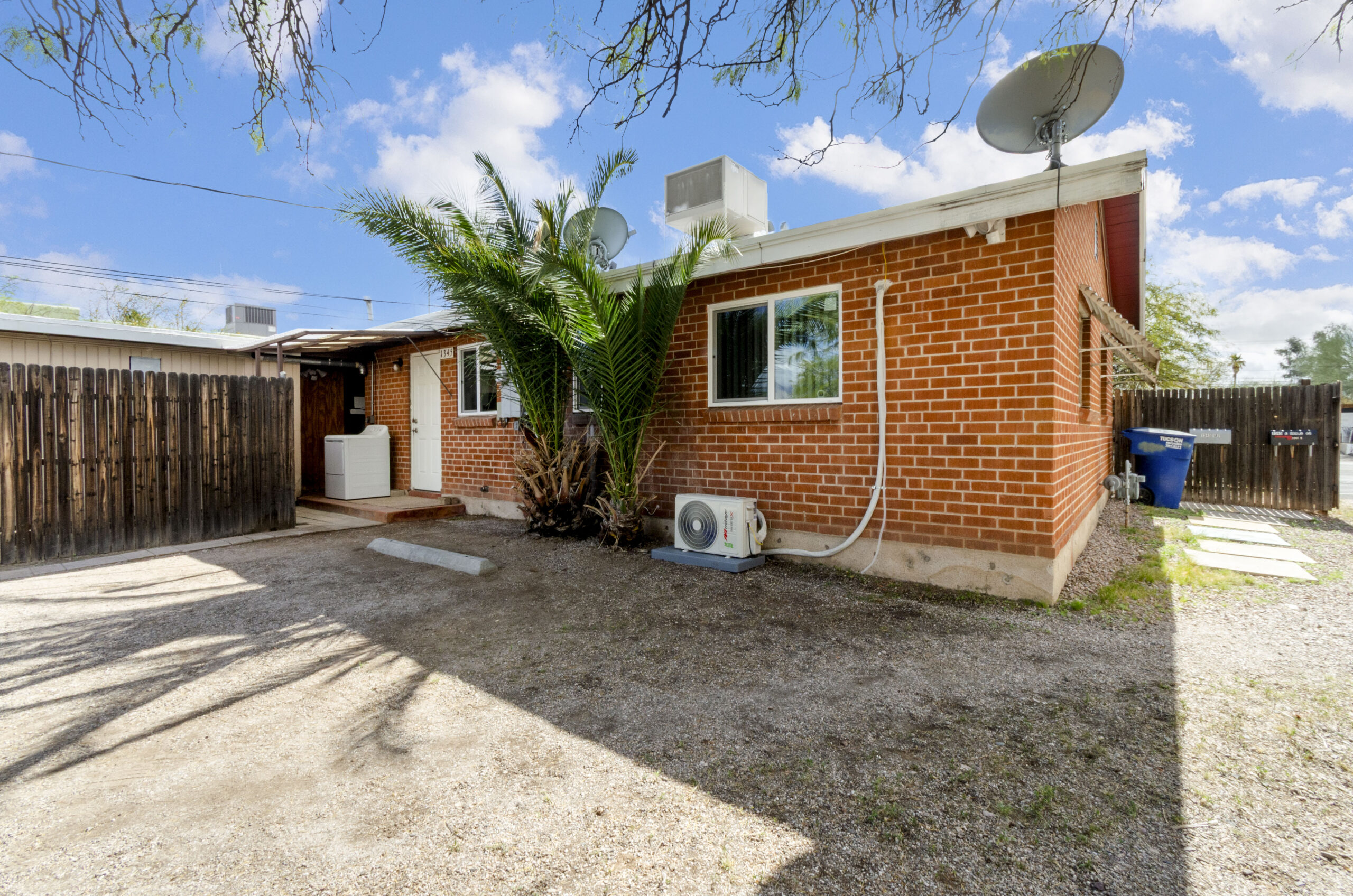 1345 E Grant Road – Main House!