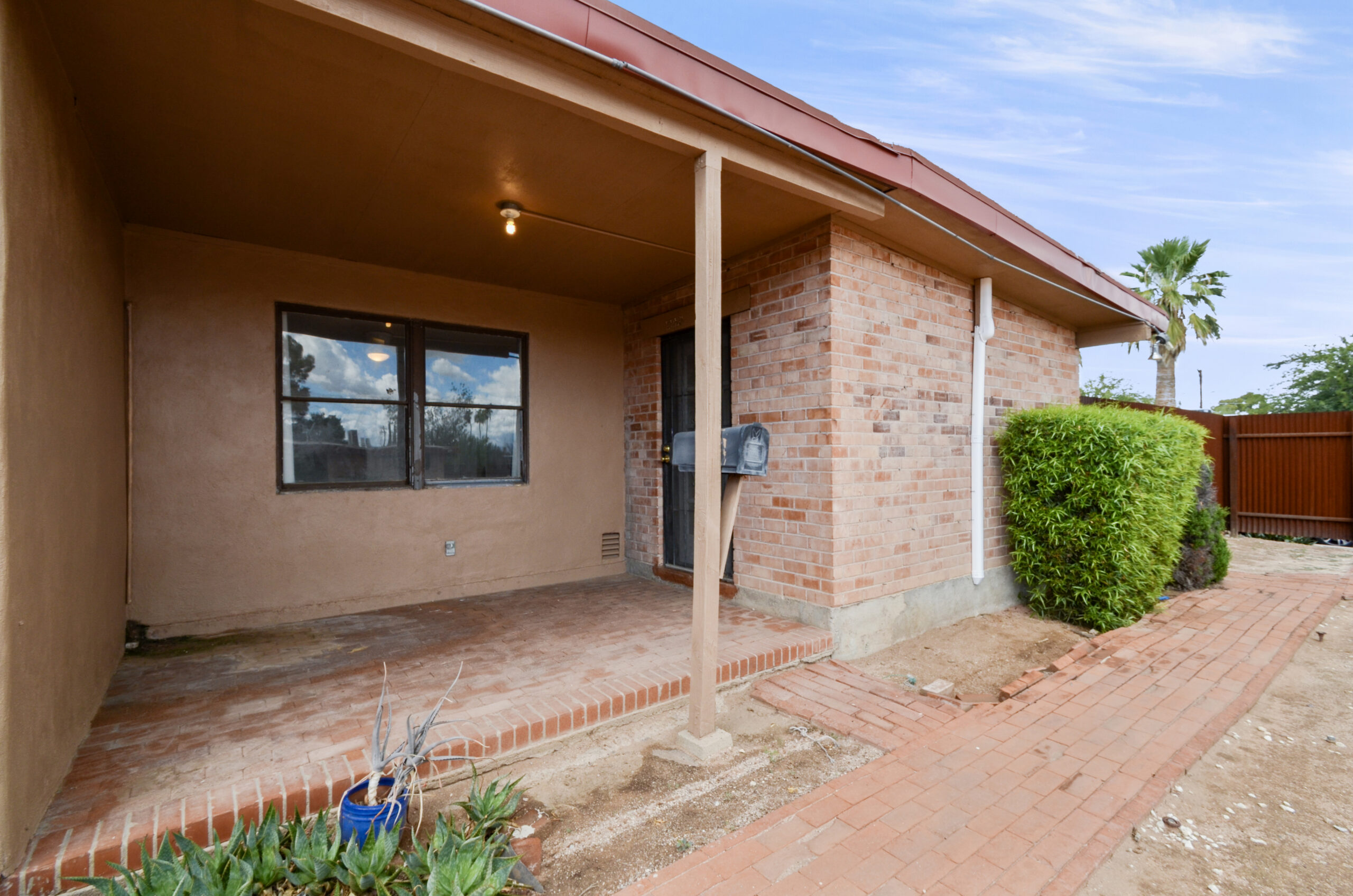 2226 E Spring Street!